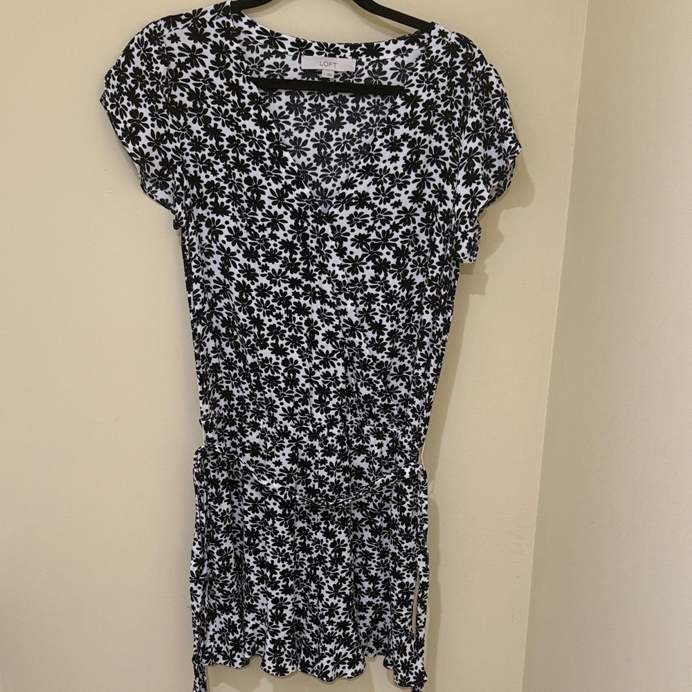 LOFT Women’s Monochrome Floral Romper women’s boho Romper Size 4 - Picture 3 of 9